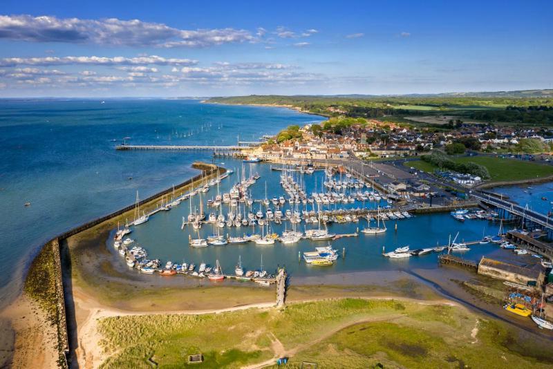 Beau - Brambles Chine, Colwell Bay - 5 Star Wifi - Short Walk To The Hut And Beach - 1 Night Stays Available - Ferry Offers Freshwater Bagian luar foto